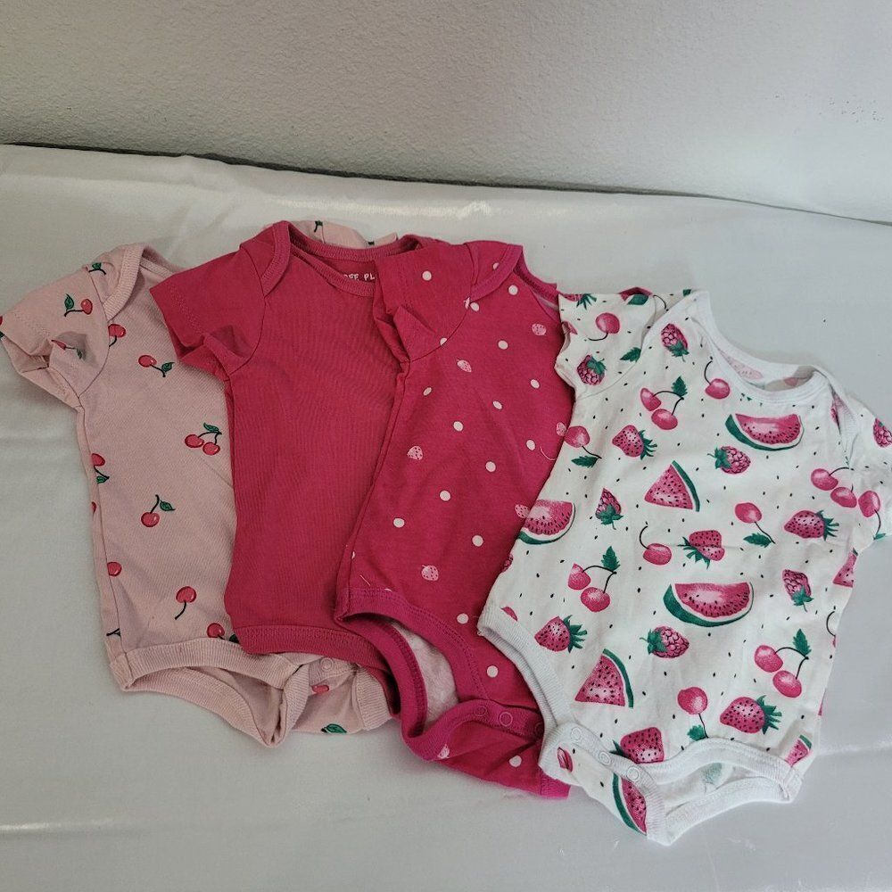 1487 FREE PLANET BABY  Set  4 Size 6 M  New